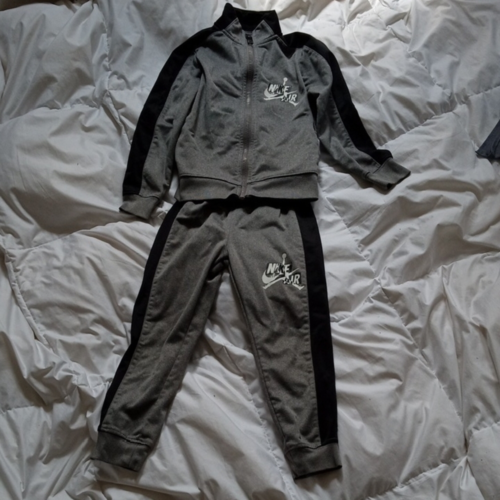 Nike Gray and Black Matching Sweatpants Set Athletic Fit